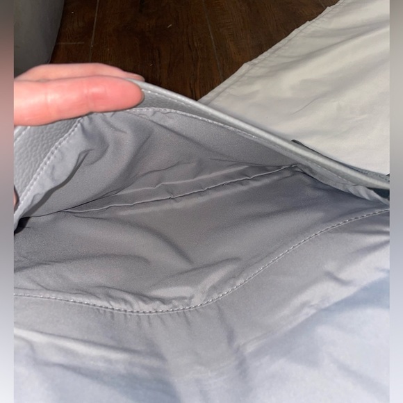 Freshly Picked light gray classic crossbody bag - Picture 6 of 7